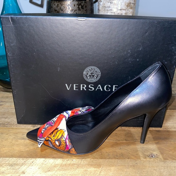 Versace Décolleté Leather Pumps w/Bow - Picture 4 of 12